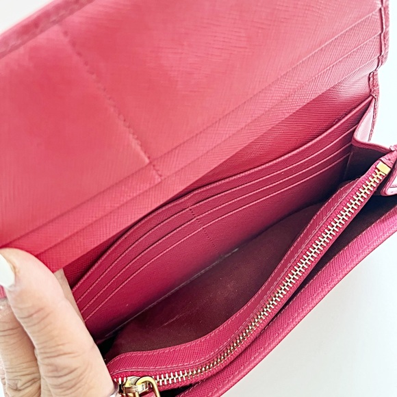 PRADA 🌟Saffiano Leather Wallet - Picture 15 of 16